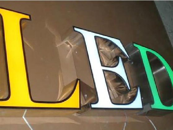 孝昌介绍LED招牌的基础知识。