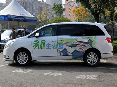 孝昌户外车贴喷绘如何保持效果?